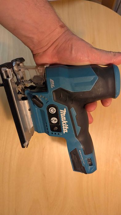 Fierestrău pendular Makita DJV185