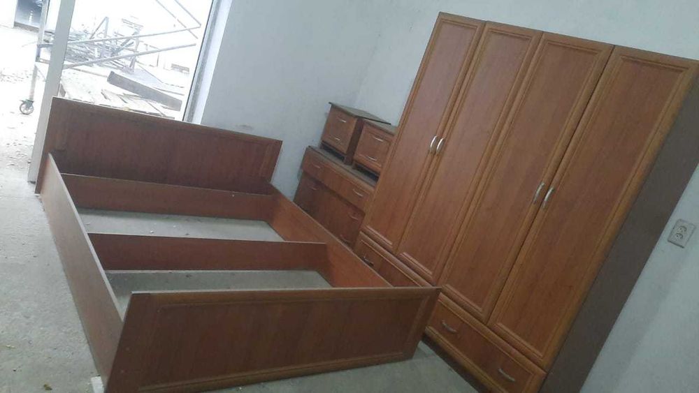 Спальный гарнитур