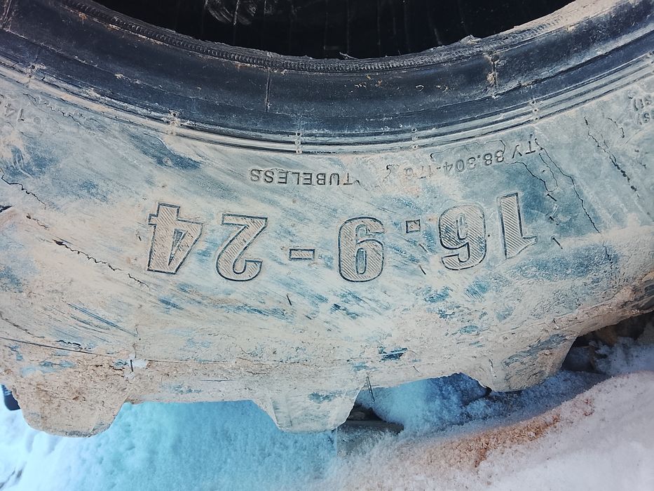 Петушок, JCB, маниту шины