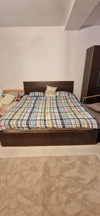 Pat 180/200 cm cu saltea si dulap