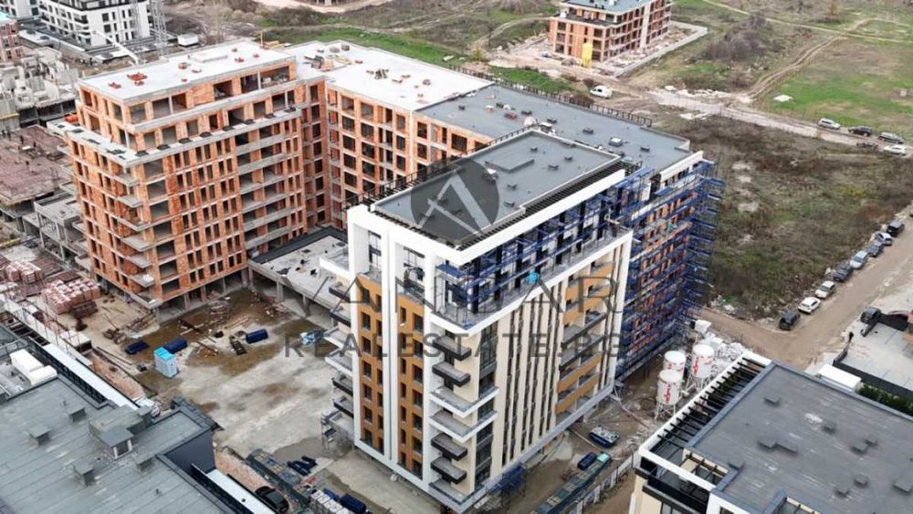 оф.21128 Тристаен апартамент Смирненски