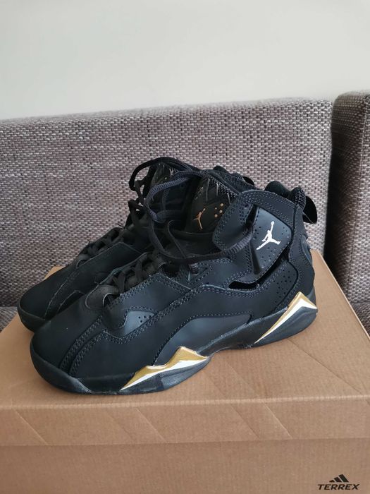 Маратонки Adidas, Nike и апрески 35 и 36