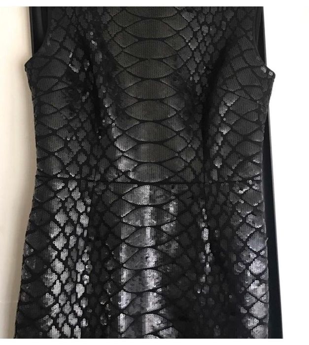 Rochie de brand BCBGMaxAzria, neagra lunga din paiete si voal