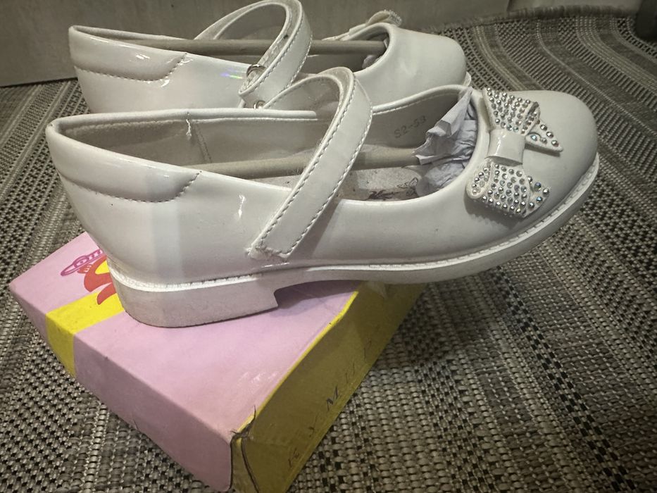 Туфли белые девочке