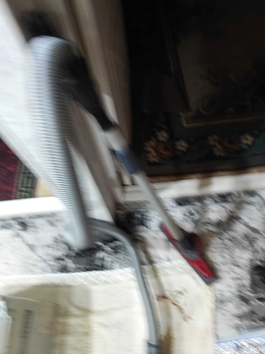 Продаётся пылесос LG.