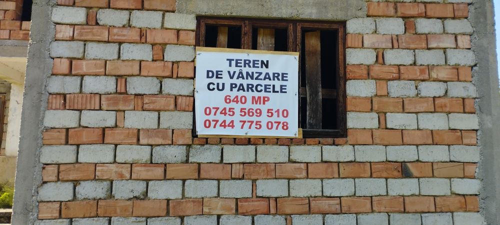 Vand teren intravilan cu parcele de 650mp
