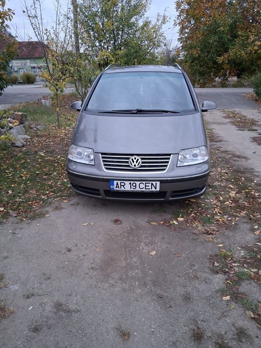 Vând Volkswagen Sharan
