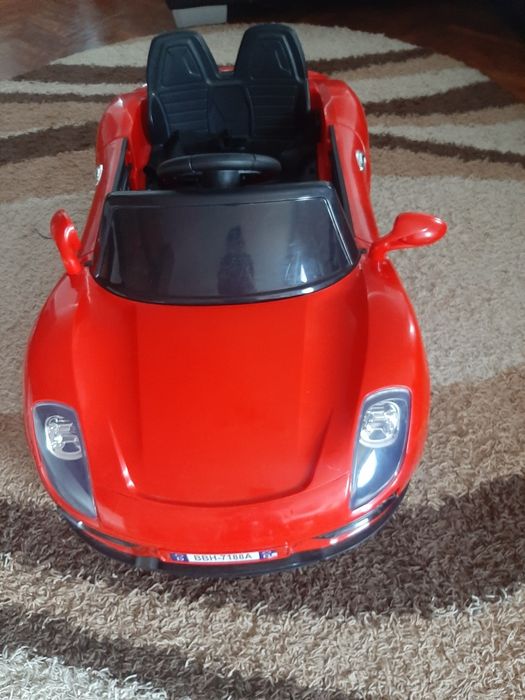 Masinuta electrica rosie