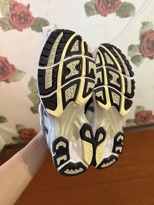 Кроссовки asics