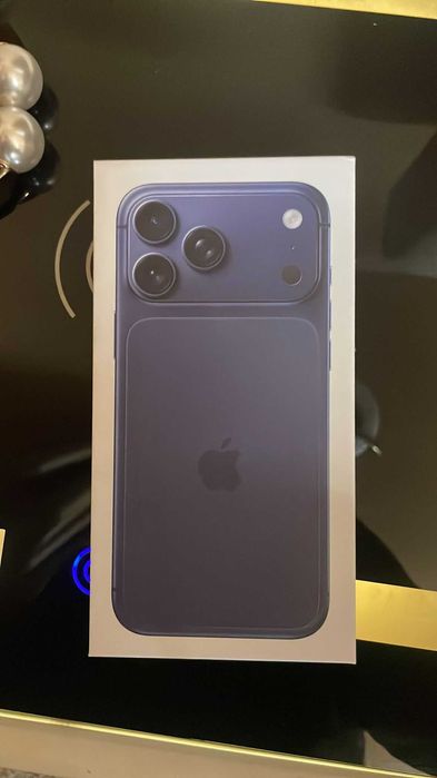 Vând iPhone 17 pro max