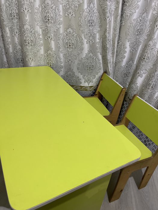 Продам детский стул со стульями
