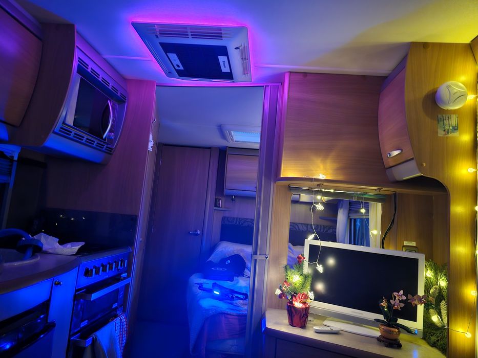 Aer conditionat-clima rulota/autorulota/camper Dometic FJ2200,, in stare foarte buna.