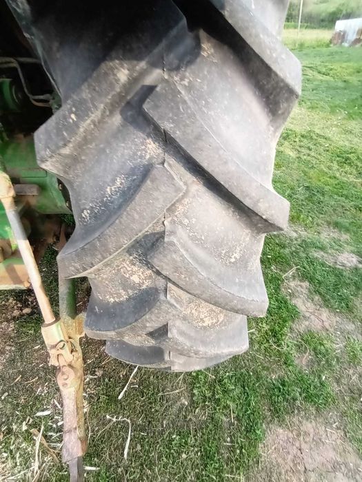 Vând John Deere