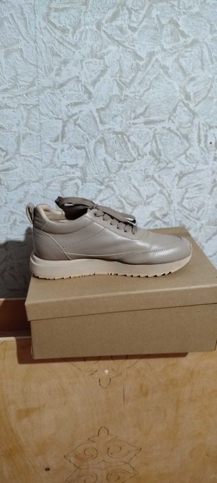 Продам кроссовку Anemone