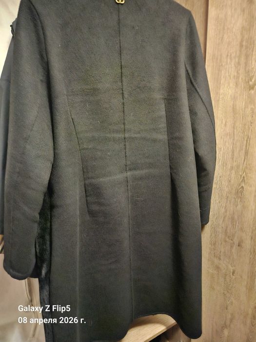 Пальто демисезонное.