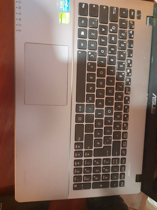 Vamd sau dezmembrez laptop ASUS X550CC 15,6"