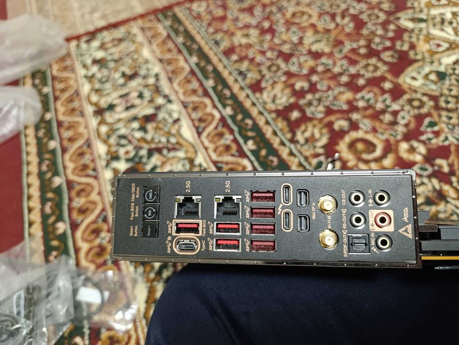 Продам топовую материнскую плату MSI MEG Z790 ACE. Сокет LGA 1700.