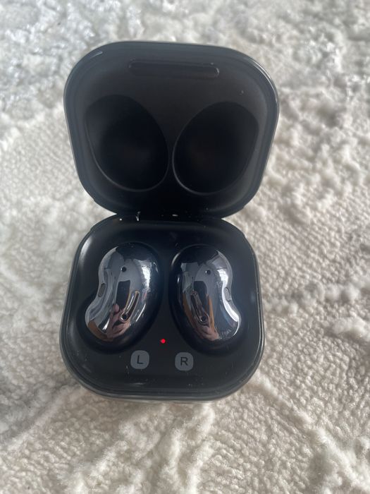 Продам наушники Samsung Galaxy Buds Live