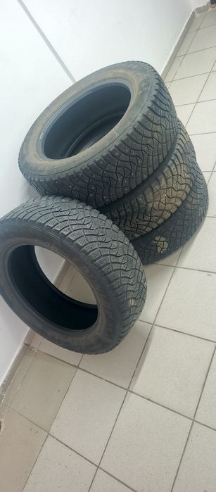 Зимние шины 235/60/18