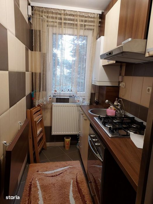 Zona Liceului Sportiv - apartament cu 2 camere, parter