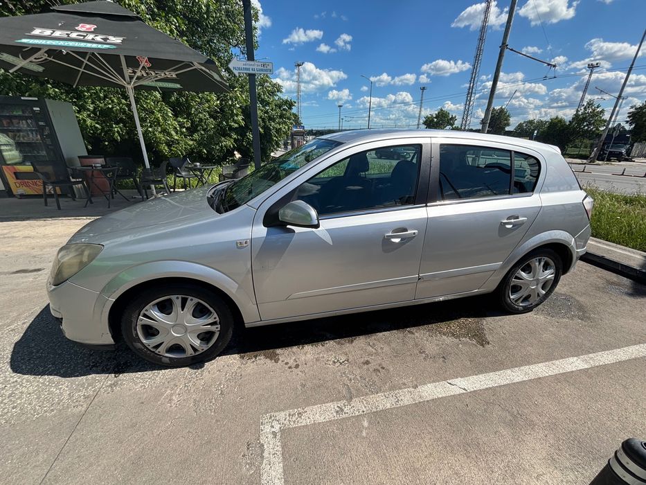 Автомобил Opel Astra
