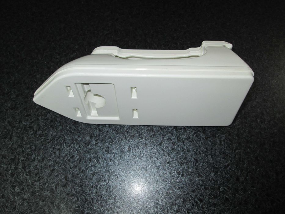 Продавам нова електродна ютия ELEGANT STEAMER