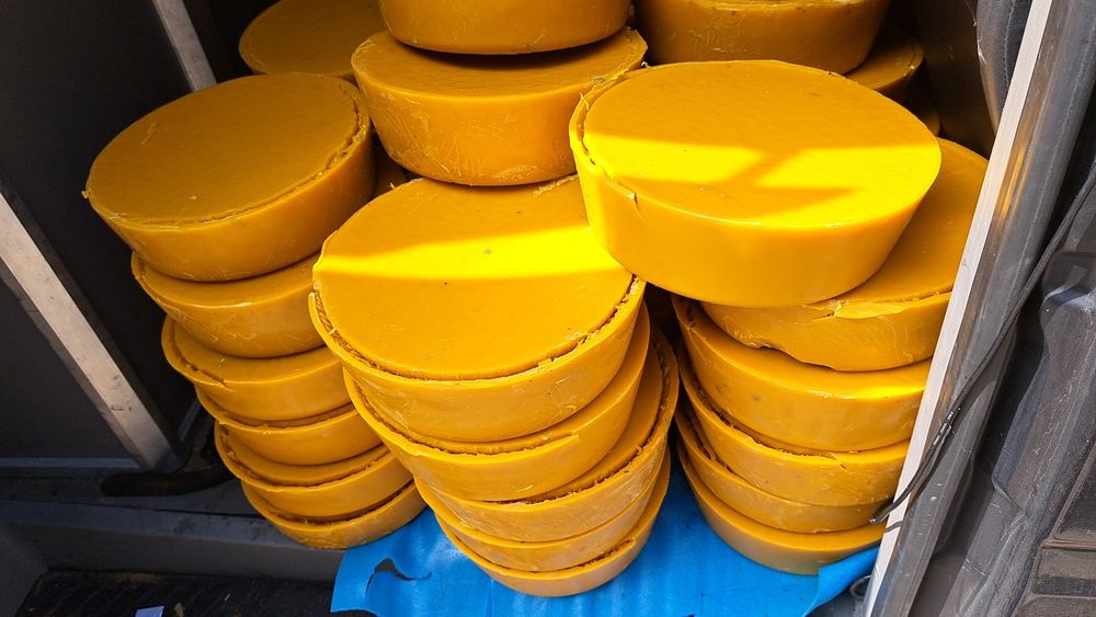 Vând ceară naturală de albine.