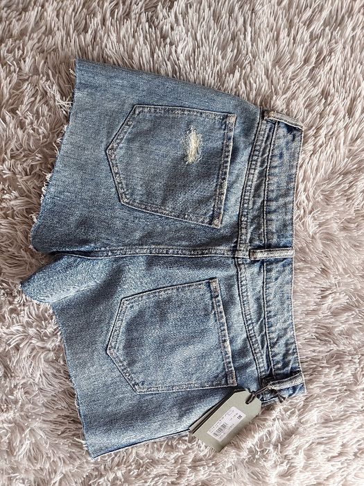 Маркови къси панталони с етикет