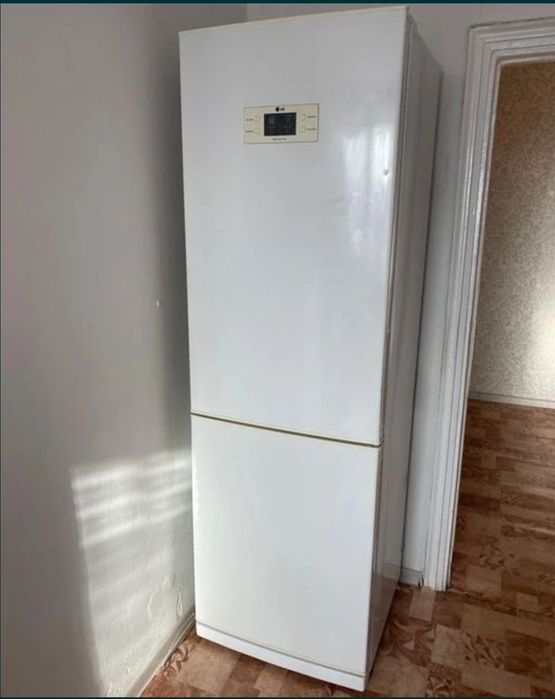 Холодильник LG .