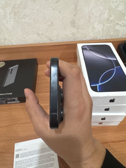 iPhone 16 pro Black titanium 256 GB