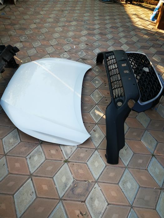 Bara spoiler grila centrala capota armatura Toyota corolla cross 2023