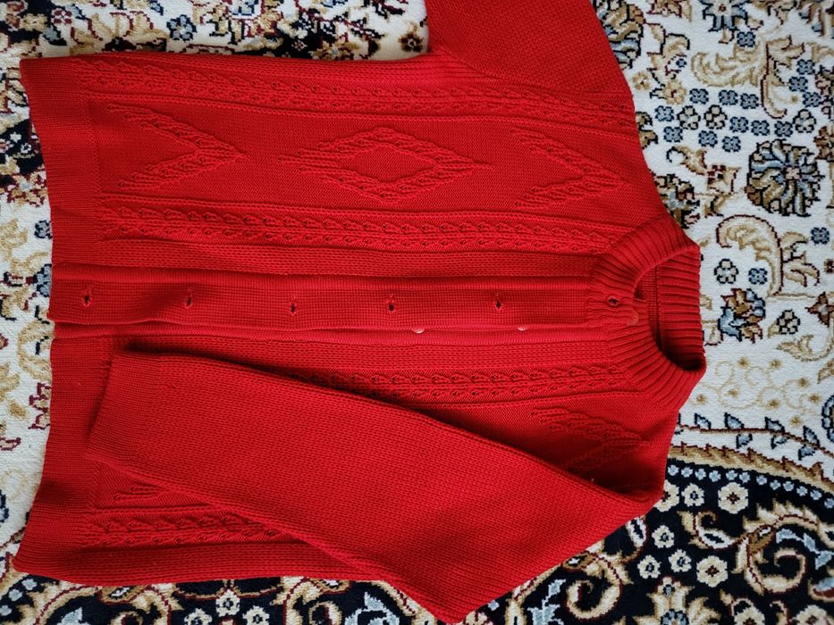 Продам новые шерстяные вещи  осень- весна