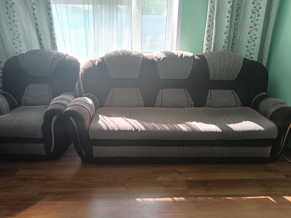 Продам диван +два кресла