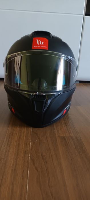 vând cască moto mthelmets mărimea m