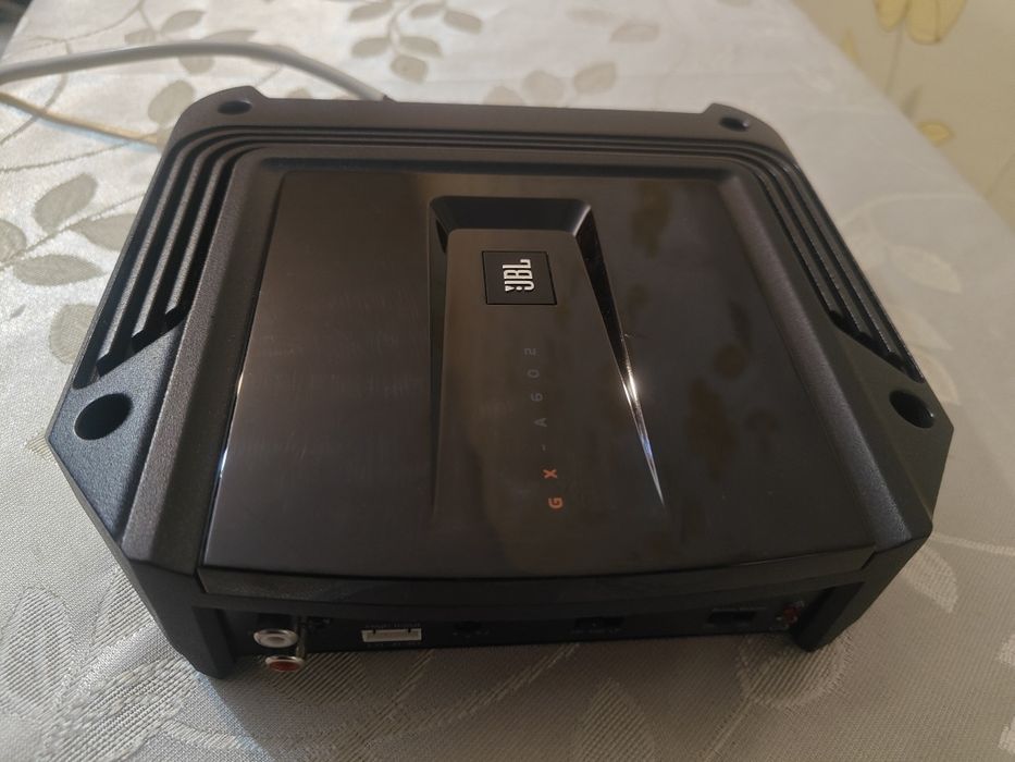 Двуканален усилвател Jbl