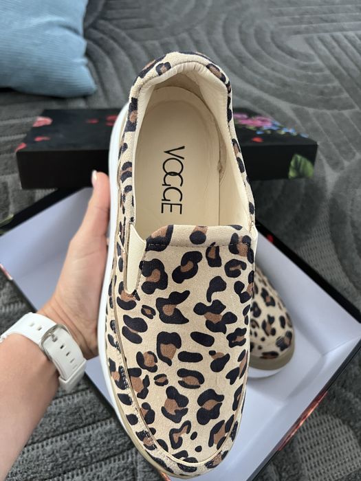 Обувки от естествен велур