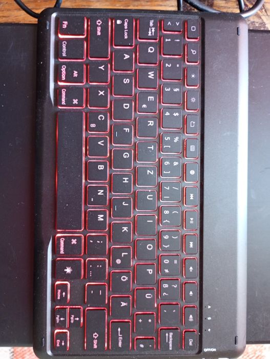 Tastatura detașabilă