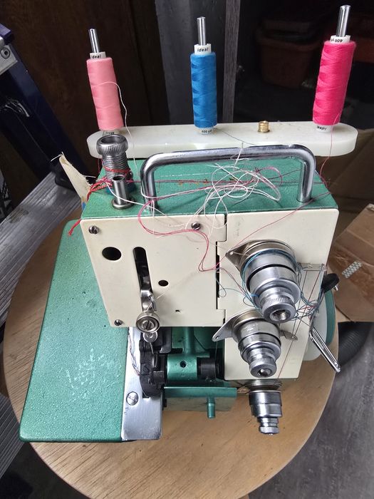 Оверлог б/у продам