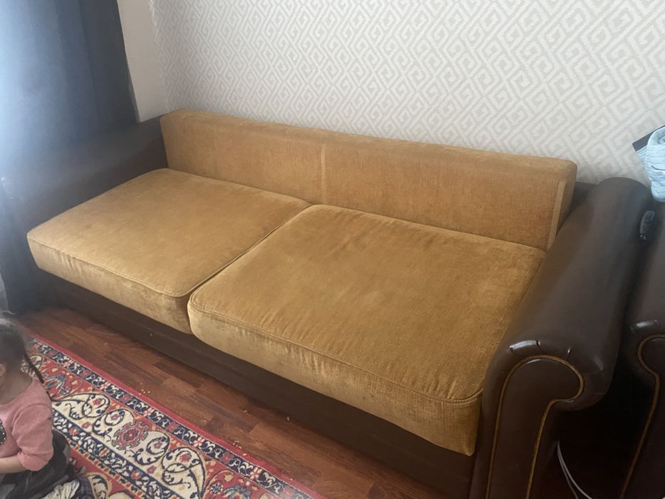 Раскдадной диван и кресло