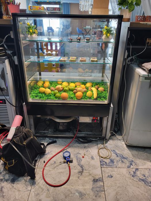 Ремонт холодильников. Ремонт витрины. Ремонт лёдогенератора.