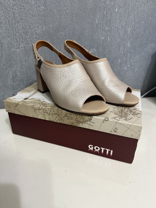 Продам туфли и сапоги