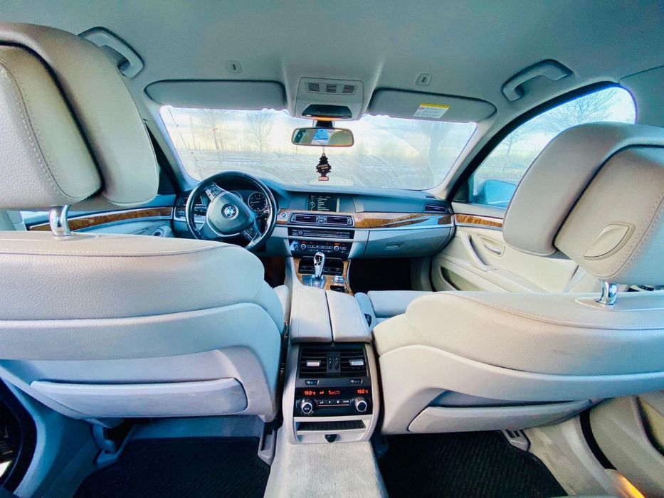 BMW Seria 5 F10 550i – 4.4 V8 – 308 kW