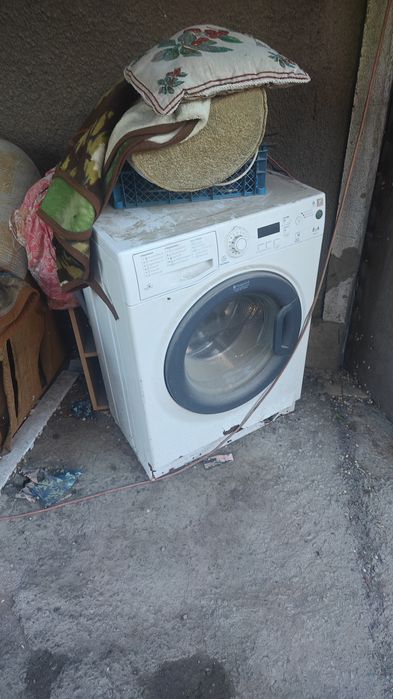 Продаю стиралку под ремонт