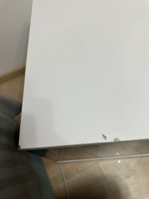 doua comode tv alb negru