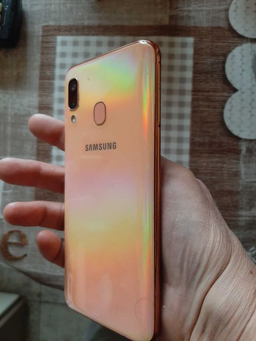 Смарт телефон Samsung Galaxy A40
