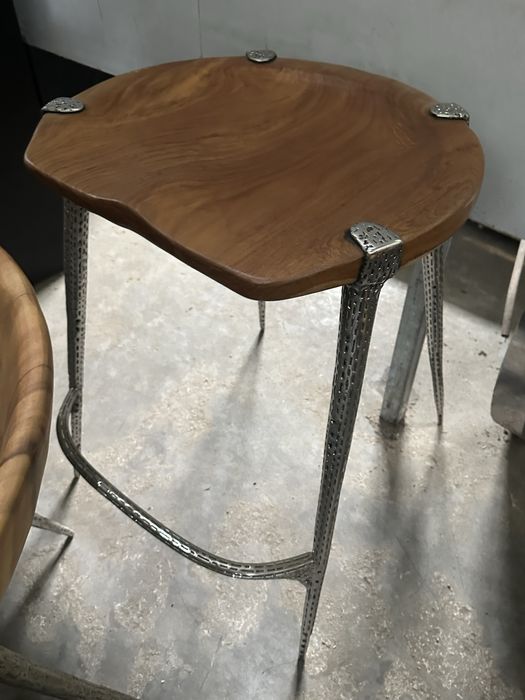 Пейка от дърво и метал