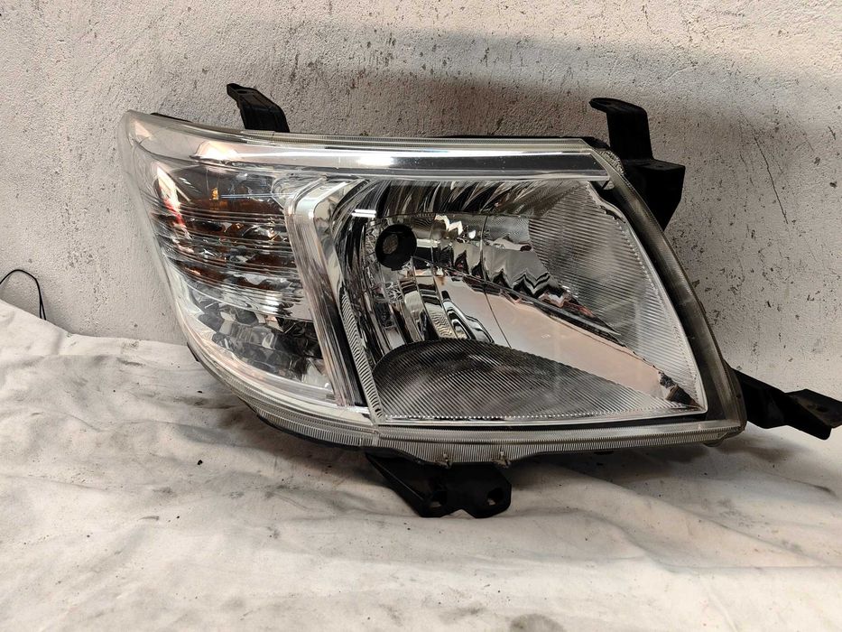 Оригинален   фар  Тойота   Toyota Hilux