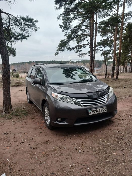 Тайота сиенна 2013
