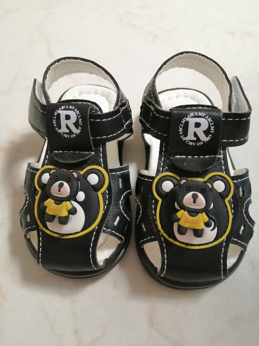 Детски светещи сандали