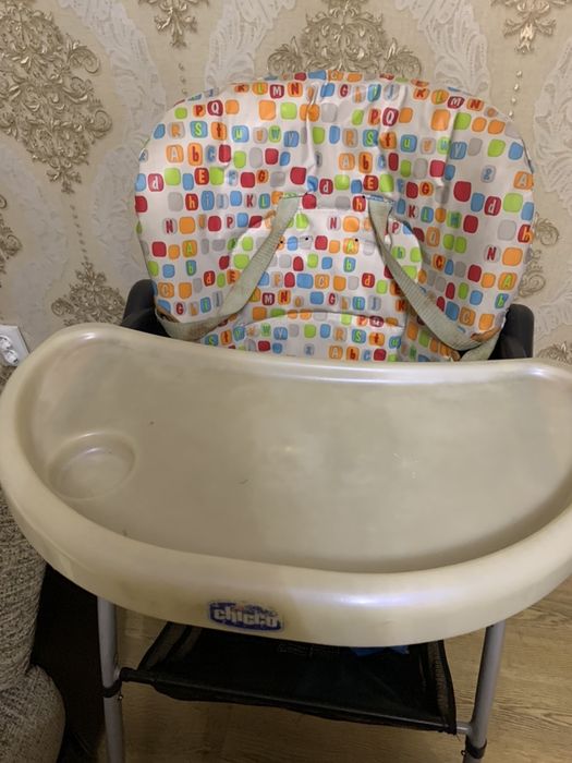 Продам детский стульчик Chicco
